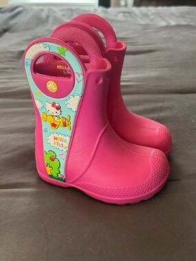Hello Kitty Crocs Rainboots! Toddler 7